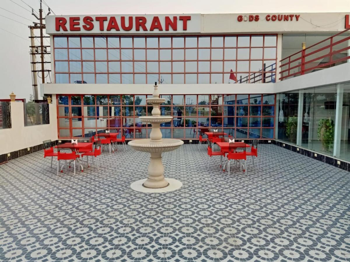Gods County. Resort & Banquets 塔拉皮斯 外观 照片