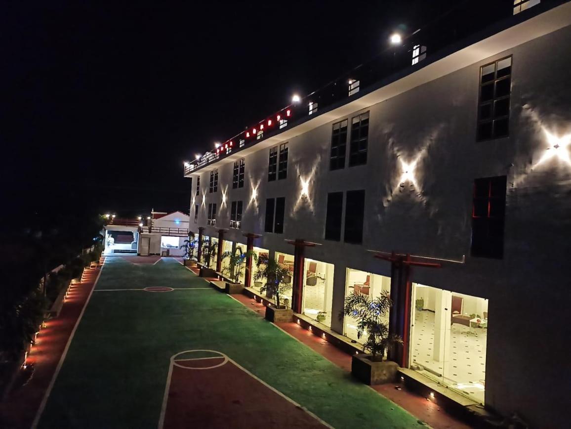Gods County. Resort & Banquets 塔拉皮斯 外观 照片